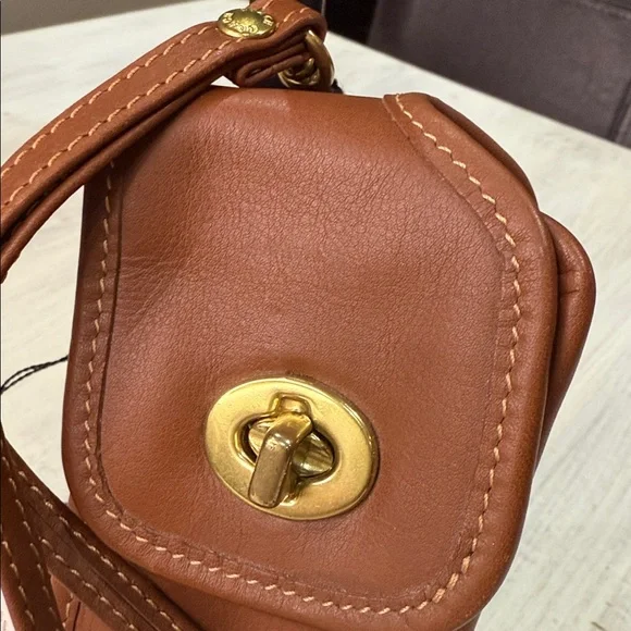 Vintage Coach Tan Leather Pouch/cell phone case with Gold Turnlock-NWT - Picture 2 of 12